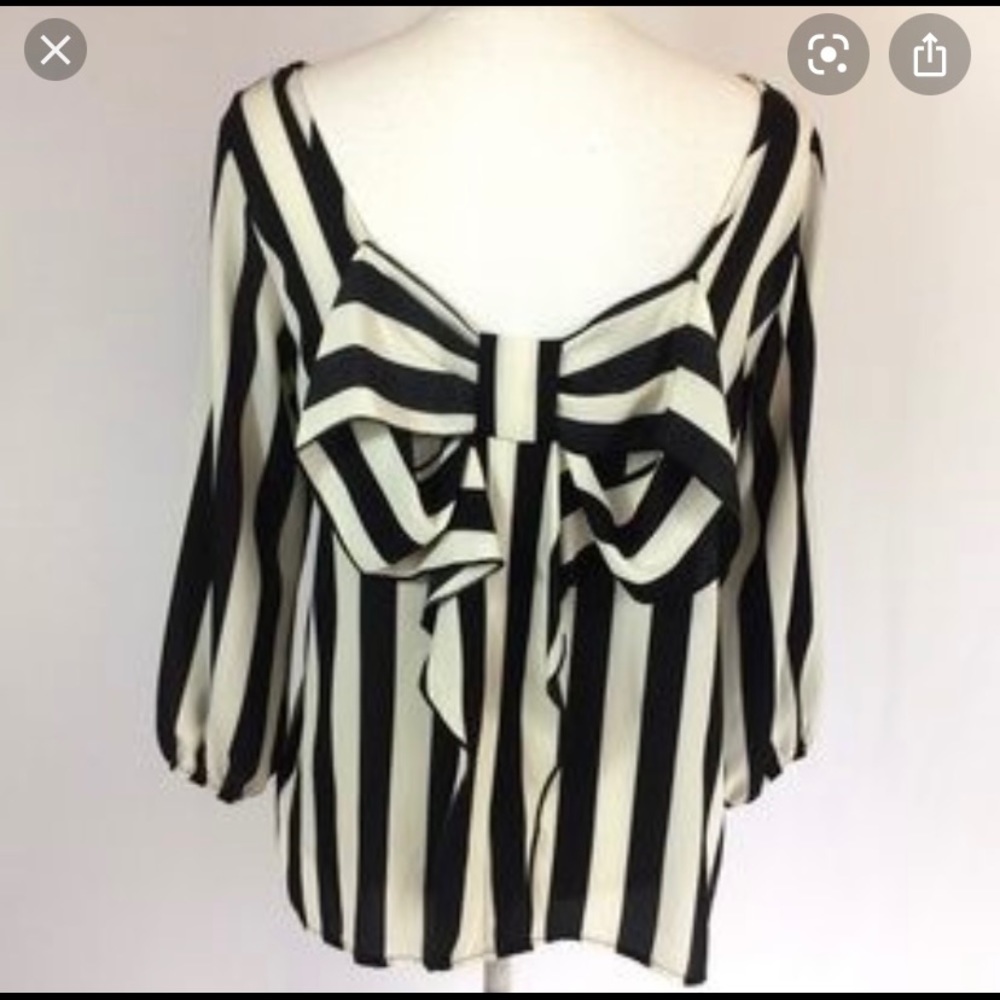 VOLL Women’s WHITE Bow Back Blouse